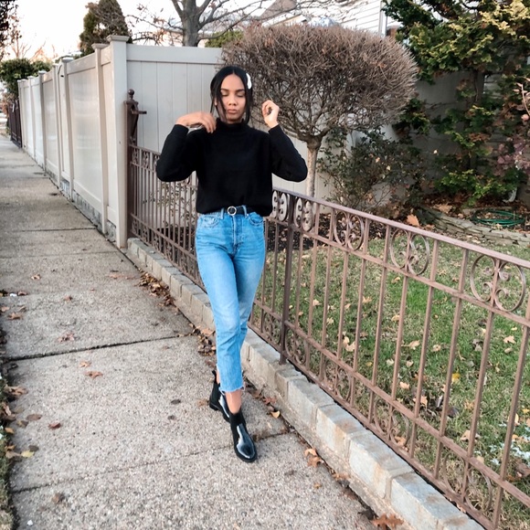 Nasty Gal Sweaters - Turtleneck black top 🤍